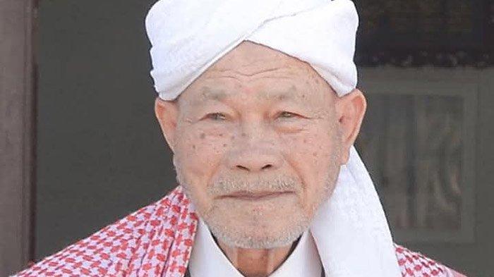 Tgk H Usman Ali atau lebih akrab disapa Abu Kuta Krueng (almarhum).