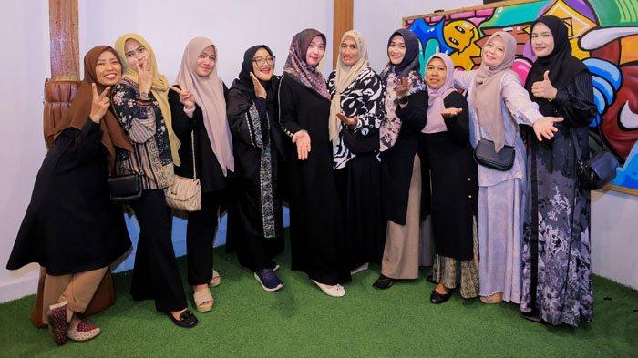 KECERIAAN DALAM SILATURAHMI - Momen buka puasa ini juga menjadi wadah untuk mengenang kembali kenangan indah semasa di bangku sekolah dulu.