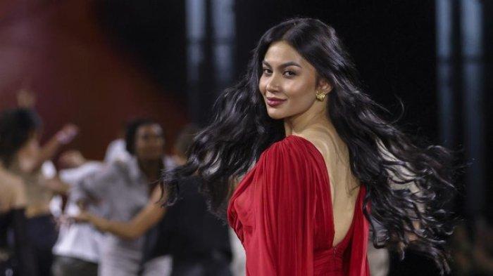 Ariel Tatum akan segera unjuk kebolehan dalam menari Jaipong pada pagelaran seni bertajuk Sukabumi 1980 bersama Happy Salma.