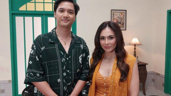Baskara Mahendra dan Wulan Guritno di serial Losmen Bu Broto.