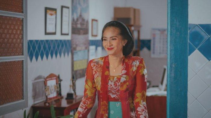 SERIAL TERBARU NETFLIX - Cuplikan adegan dalam fserial Losmen Bu Broto: The Series yang dirilis Netflix Rabu (5/2/2025). Netflix rilis trailer serial Losmen Bu Broto: The Series jelang penayangannya mulai 29 Mei 2025, ceritakan upaya keluarga Broto kelola losmen.