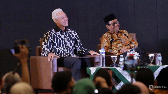 Calon Presiden Ganjar Pranowo bersama Calon Wakil Presiden Mahfud MD saat acara dialog terbuka bersama Muhammadiyah di Kampus Universitas Muhammadiyah Jakarta (UMJ) Ciputat, Tangerang Selatan, Banten, Kamis (23/11/2023). Dalam dialog yang dihadiri mahasiswa, para kader Muhammadiyah dan masyarakat umum tersebut pasangan capres dan cawapres menyampaikan visi dan misinya.