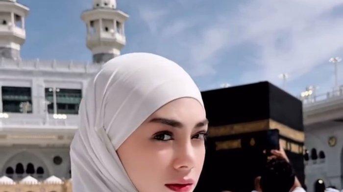Celine Evangelista umrah