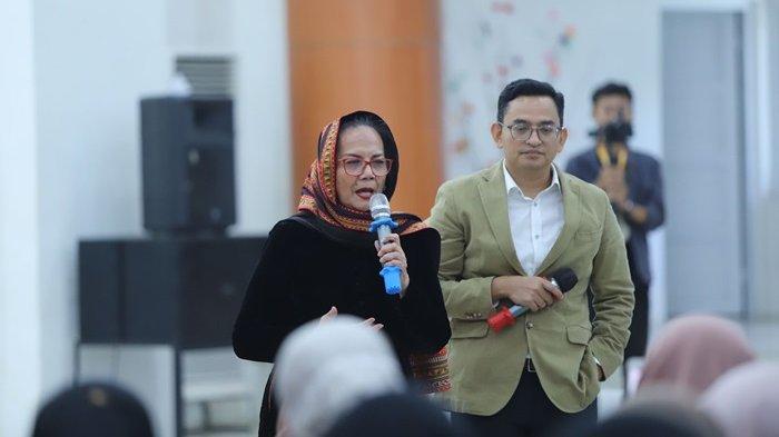 Aktris senior Indonesia, Christine Hakim hadir dalam diskusi film Tjoet Nja’ Dhien yang digelar oleh Fakultas Ilmu Sosial dan Ilmu Pemerintahan (FISIP) Universitas Islam Negeri (UIN) Ar-Raniry Banda Aceh di kampus setempat, Senin (11/12/2023)