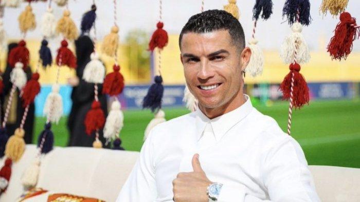 Cristiano Ronaldo pakai Gamis di Arab.