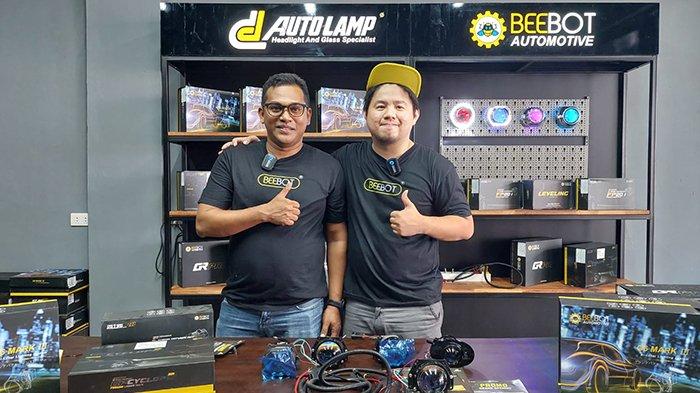 CEO Danish, Afifuddin dan Founder BEEBOT Automotive, Joni saat grand opening Danish Autolamp, di Jl. Soekarno Hatta, Mibo, Kota Banda Aceh, Minggu (21/1/2024).