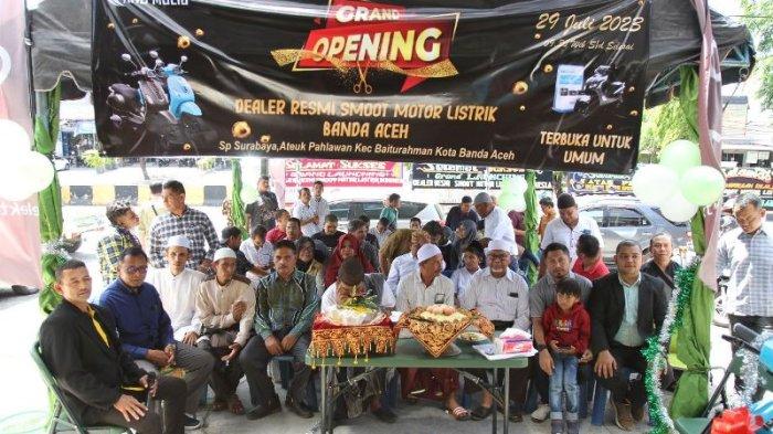 Dealer Smoot Motor Listrik di kawasan Simpang Surabaya, Ateuk Pahlawan, Kecamatan Baiturrahman, Banda Aceh, diresmikan, Sabtu (29/7/2023). Dealer Smoot Motor Listrik Banda Aceh merupakan Cabang dari Meulaboh.