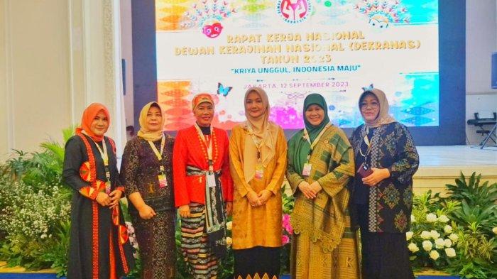 Ketua Dewan Kerajinan Daerah (Dekranasda) Aceh Ny. Ayu Marzuki menghadiri Rapat Kerja Nasional Dewan Kerajinan Nasional tahun 2023 di Istana Wakil Presiden, Selasa, 12 September 2023.