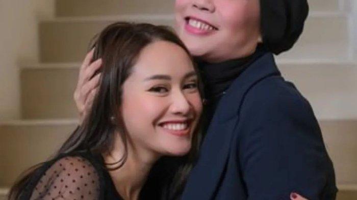 Dewi Yull dan Merdianti Octavia.