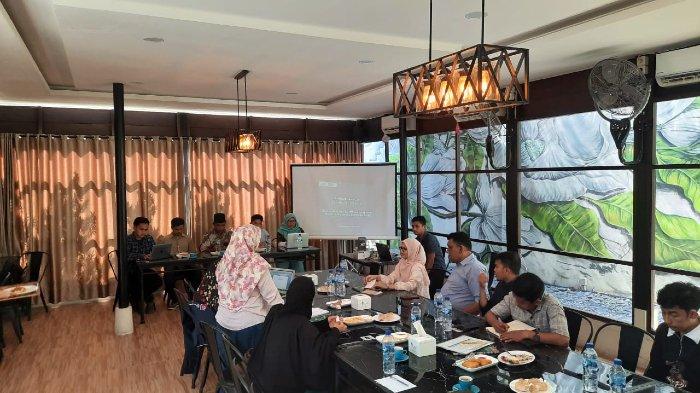 Indonesia Corruption Watch (ICW) dan Masyarakat Transparansi Aceh (MaTA) menggelar diskusi publik pemantauan tahapan Pemilu 2024 di Paopia Garden, Gampong Pango Raya, Banda Aceh pada Kamis (20/7/2023).
