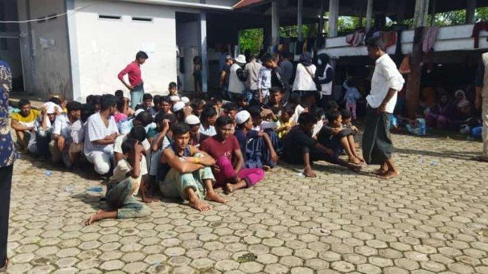Imigran Rohingya asal Negara Myanmar kembali terdampar di tepi pantai Pasi Berandeh, Gampong Kulee, Kecamatan Batee, Kabupaten Pidie, Aceh, Minggu (19/11/2023) sekira pukul 04.00 WIB, dini hari.