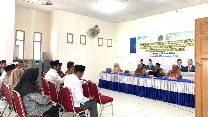 Sosialisasi Baitul Mal Gampong di Kanto Camat Kota Sigli, Pidie, Selasa (11/6/2024).