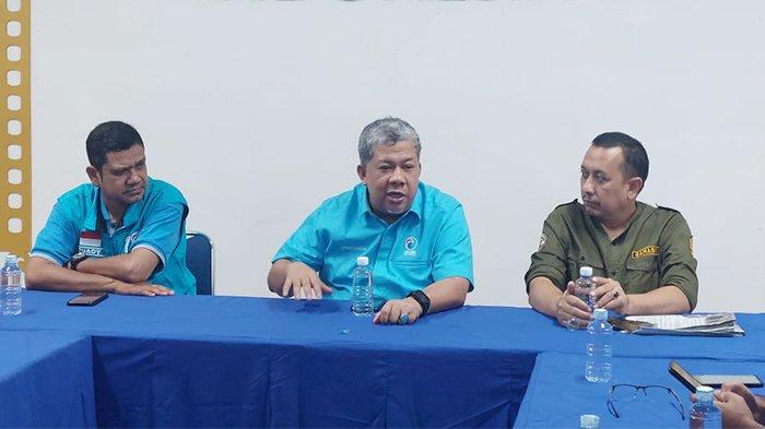 Wakil Ketua Umum Partai Gelora Indonesia, Fahri Hamzah saat berkunjung ke Serambi Indonesia, Minggu (17/9/2023). (SERAMBI/ SUBUR DANI)