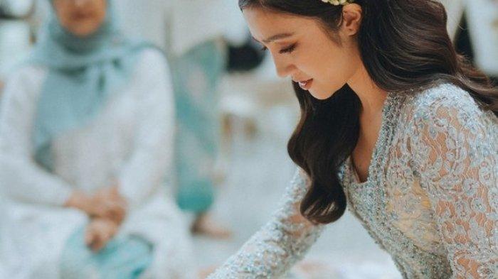 Febby Rastanty mengaku bahwa sejak dulu ia selalu berdoa agar dipertemukan dengan calon yang memiliki adat siraman jelang pernikahan.