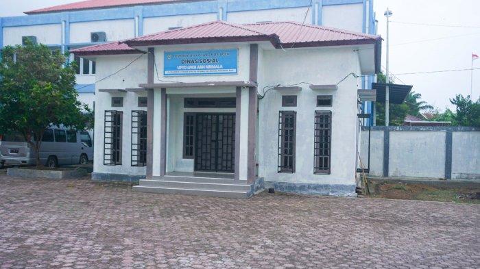 Salah satu gedung di Rumah singgah Dinas Sosial Banda Aceh, berlokasi di Gampong Lamjabat, Kecamatan Meuraxa, Kota Banda Aceh, Provinsi Aceh.