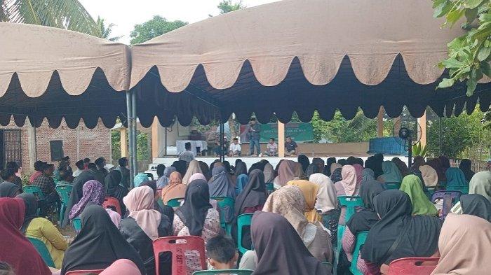 H Ruslan M Daud selaku anggota komisi V DPR RI melakukan kunjungan kerja menyerap aspirasi masyarakat di Gampong Raya Dagang,
Peusangan, Bireuen, Jumat (15/11/2024).