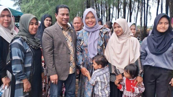 Dalam rangka reses dan kunjungan kerja (kunker) ke Daerah pemilihan (Dapil) Aceh 2, Anggota Komisi V DPR RI, H Ruslan M Daud atau akrab disapa HRD, menjaring berbagai aspirasi masyarakat di Kabupaten Bireuen, Kamis (2/1/2025).