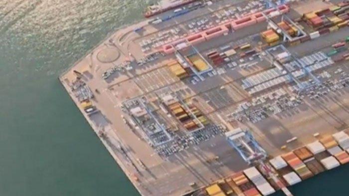 Sebuah drone menunjukkan gambar infrastruktur militer dan sipil, khususnya di kota Haifa, pelabuhan Haifa dan sekitarnya.
