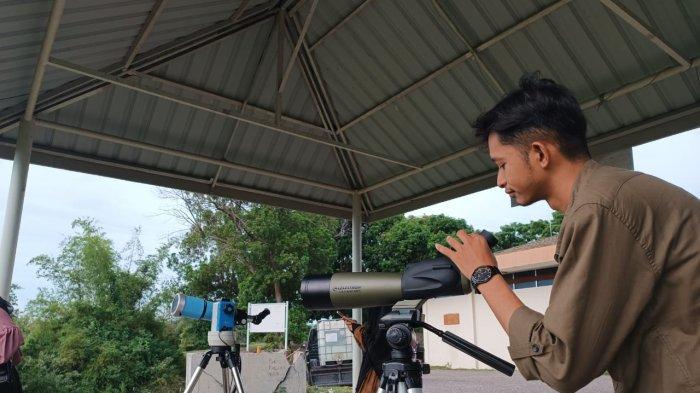 Jurusan Ilmu Falak Fakultas Syariah IAIN Lhokseumawe melakukan rukyah hilal Zulhijjah 1444 H di Bukit Blang Tiron Komplek Perta Arun Gas Kota Lhokseumawe, Minggu (18/6/2023) sore.