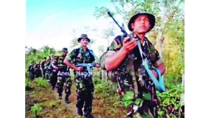 KETUA KPA - Pijay, Tgk H Aiyub Bin Abbas (depan) memimpin gerilya di hutan saat perju angan Aceh tempo dulu.