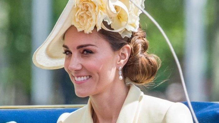 Kate Middleton pada upacara Remembrance Day tahun 2016.