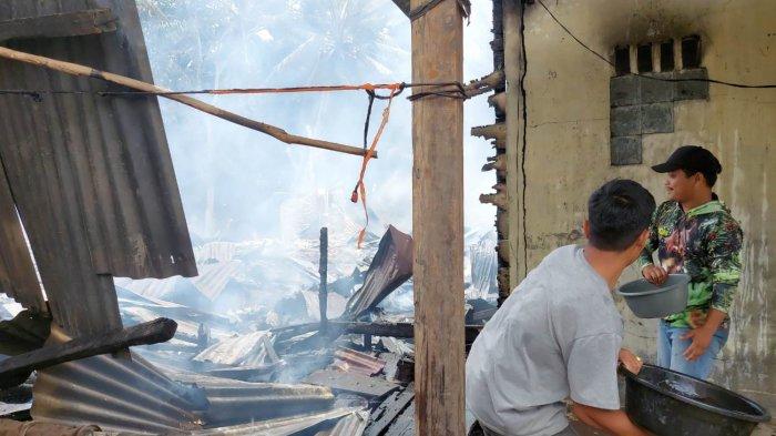 Kebakaran hanguskan rumah penduduk Gosong Telaga Barat, Singkil Utara, Aceh Singkil, Rabu (11/10/2023).