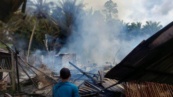 Kebakaran hanguskan rumah penduduk Gosong Telaga Barat, Singkil Utara, Aceh Singkil, Rabu (11/10/2023).