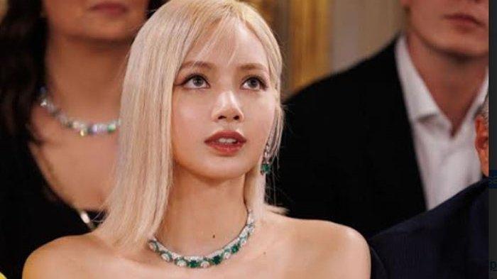 Lisa BLACKPINK tampil tanpa poni.