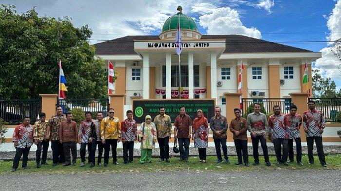 Mahkamah Syar'iyah Jantho sambut kedatangan Tim Peneliti Pusat Penelitian dan Pengembangan Hukum dan Peradilan (Puslitbang Kumdil) Mahkamah Agung RI, Jum'at (11/8/2023)