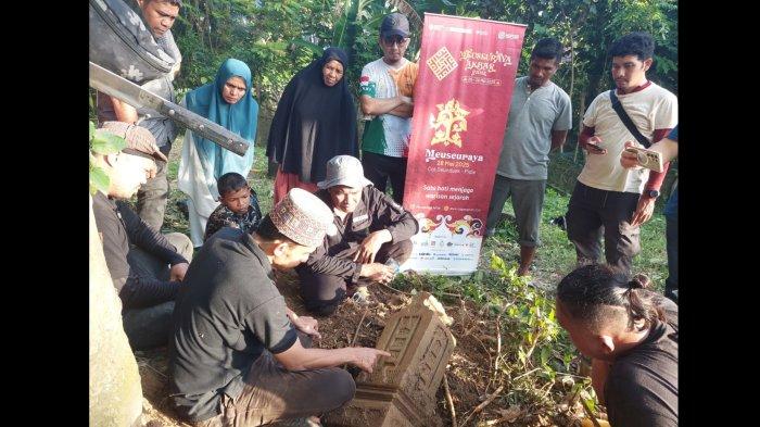 Masyarakat Peduli Sejarah Aceh (MAPESA) mendapatkan temuan baru di salah satu lokasi penyelamatan makam di Desa Cot Geunduek, Kecamatan Pidie dalam acara puncak Meuseuraya Akbar, Rabu (28/5/2025).