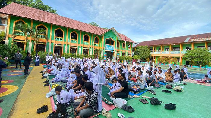 MATSAMA - Wali siswa dan siswa baru mengikuti kegiatan Masa Ta'aruf Siswa Madrasah (MATSAMA) MIN 1 Kota Banda Aceh, Selasa (15.7.2025).
