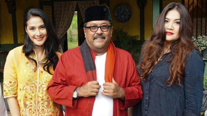 Maudy Koesnaedi, Rano Karno dan Cornelia Agatha dalam jumpa pers syukuran film Si Doel The Movie di kawasan Karang Tengah, Lebak Bulus, Jakarta Selatan, Rabu (7/3/2018).