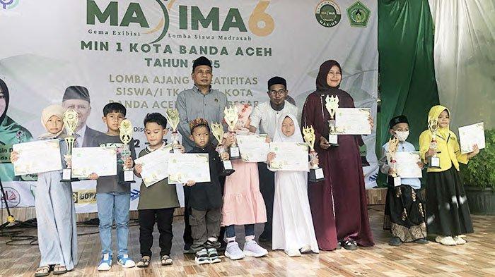 Kasi Penmad Kemenag Banda Aceh, Kusnadi SAg MA foto bersama para pemenang Maxima 6 MIN 1 Banda Aceh, Minggu (13/4/2025).