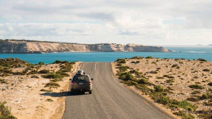 Menikmati road trip yang melalui Coffin Bay National Park, South Australia.