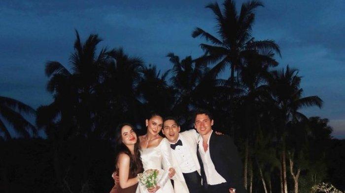 Pasangan Nino Fernandez dan Steffi Zamora saat menghadiri pernikahan Luna Maya & Maxime Bouttier di Bali baru-baru ini.