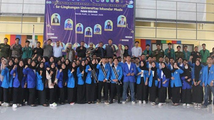Pengurus Organisasi Kemahasiswaan (Ormawa) Universitas Iskandar Muda atau Unida Banda Aceh periode 2025-2026 dilantik di kampus itu, Surien, Banda Aceh, Sabtu (11/1/2025).