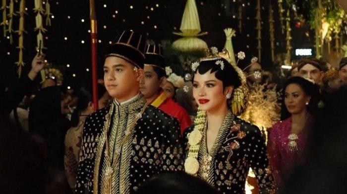 Pasangan Al Ghazali dan Alyssa Daguise menggelar pesta ngunduh mantu yang megah di Assembly Hall Jakarta Convention Center, Kamis malam (19/6/2025). Dekorasi ngunduh mantu Al dan Alyssa bertema Javanese Royal Wedding.
