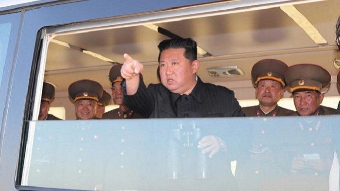 Pemimpin Korea Utara, Kim Jong Un pantau ujicoba nuklir di sebuah lokasi tak diketahui.