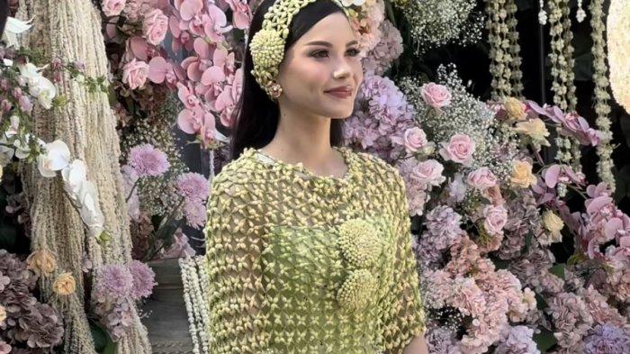 Penampilan Alyssa Daguise dalam prosesi siraman jelang pernikahannya dengan Al Ghazali.