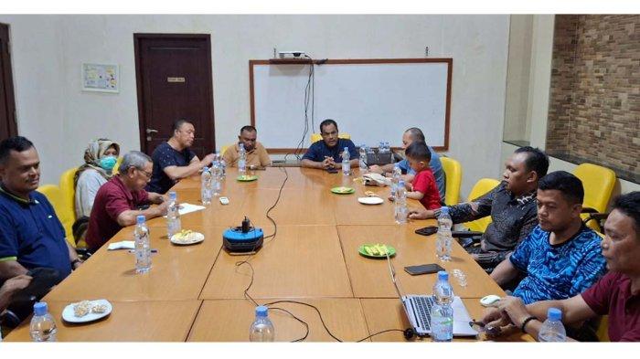 Pengurus KUPI mengikuti rapat pelaksanaan Maulid Akbar Nabi Muhammad SAW 1446 H/2024M. Di di Eco. Coffee, Jl. Nangka 1, Tanjung Barat, Kec. Jagakarsa, Jakarta Selatan, tanggal 22 September 2024.