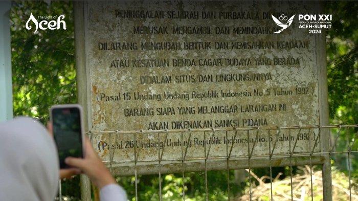 Penjelasan sejarah pada Makam Teungku Chik Pante Kulu di Desa Lam Leuot, Kecamatan Kuta Cot Glie, Kabupaten Aceh Besar