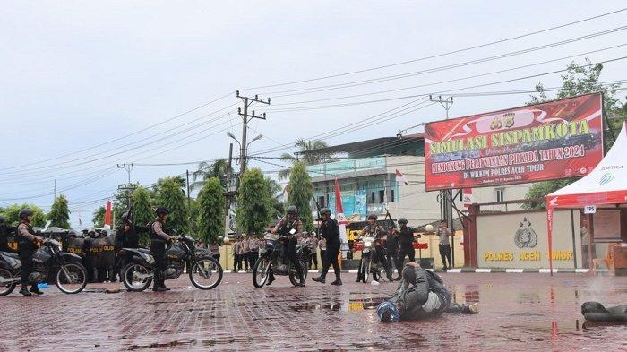 Polres Aceh Timur simulasi pengamanan Pilkada 2024, di lapangan Sarja Arya Racana, Polres Aceh Timur.