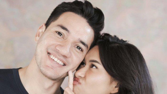 Potret Andrew White dan Nana Mirdad.