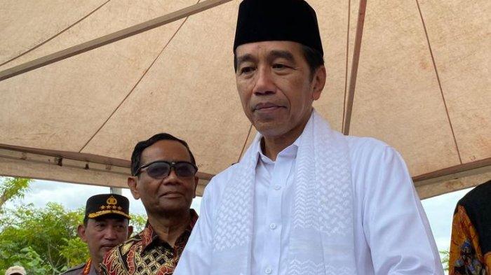 Presiden Joko Widodo (baju putih)