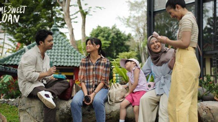 Salah satu adegan dari film Home Sweet Loan.
