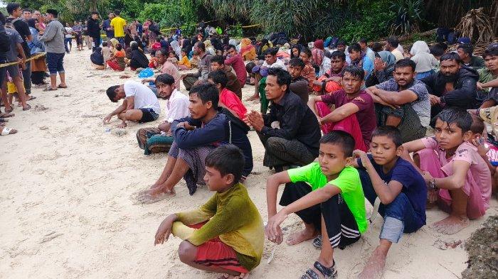 Seratusan pengungsi Rohingya kembali terdampar di Pantai Batu Hitam Jurong Keuramat, Gampong Ie Meulee, Sabang pada Sabtu (2/12/2023) dini hari.