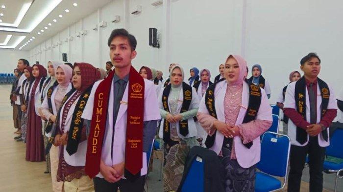 Pihak Universitas Abulyatama atau Unaya Aceh di Aceh Besar melakukan sumpah dan pelantikan 31 dokter angkatan ke-69 Fakultas Kedokteran Abulyatama atau FK Unaya. Sumpah dan pelantikan oleh Dekan Fakultas Kedokteran Abulyatama, Prof Dr dr M Yani MKes, ini berlangsung di Aula Lantai 3 Gedung Nyak Syech Unaya, Lampoh Keude, Aceh Besar, Selasa (27/8/2024).