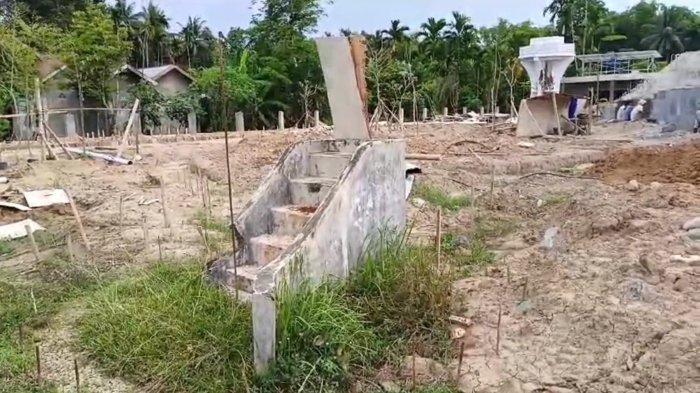 Tangga Rumoh Geudong masih kokoh pada proyek pembangunan Living Park dan Masjid di Rumoh Geudong Gampong Bili Aron, Kecamatan Glumpang Tiga, Pidie.