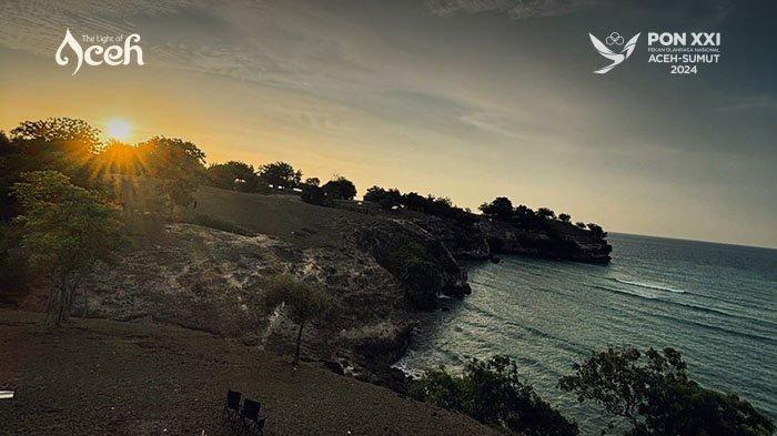 Pemandangan sunset yang eksotis di Tebing Lamreh, Kecamatan Mesjid Raya, Kabupaten Aceh Besar.