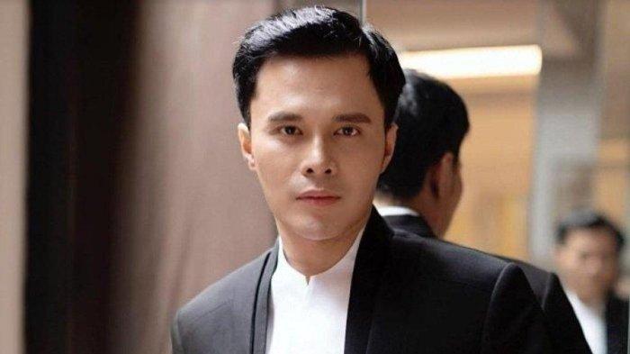 VIDEO MIRIP OKY PRATAMA,- dr Oky Pratama merupakan sahabat baik Nikita Mirzani. Rekaman video mirip dr Oky Pratama 'ngamar' berdua bareng sesama jenis di hotel. Begini reaksi sang dokter. (Instagram @drokypratama)